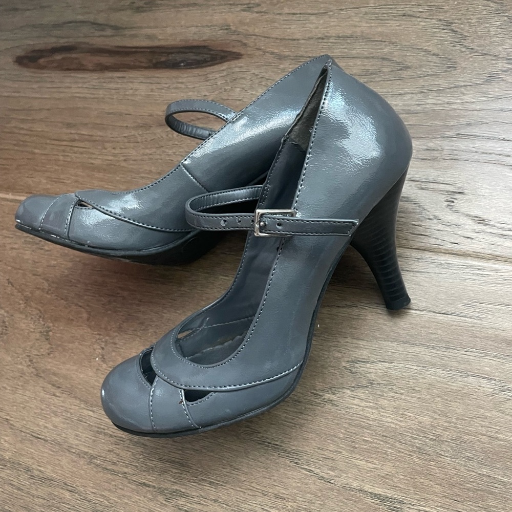 Ladies Grey Heeled Dress Shoe